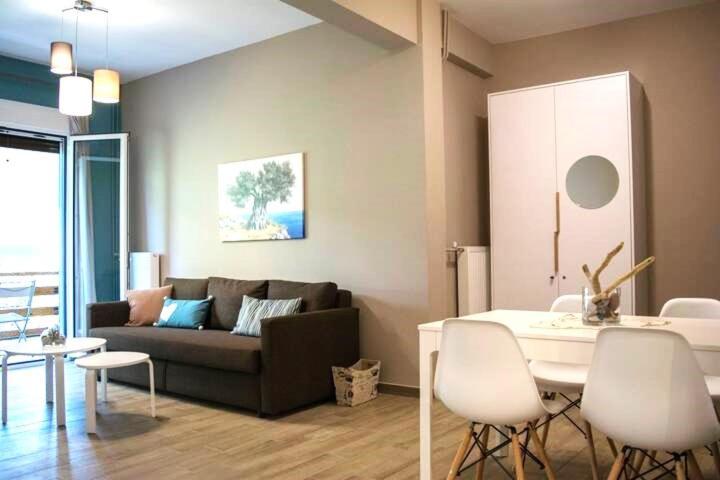 Chic And Minimal Apartment Close To Thissio Metro Афины Экстерьер фото