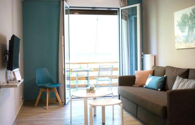 Chic And Minimal Apartment Close To Thissio Metro Афины Экстерьер фото