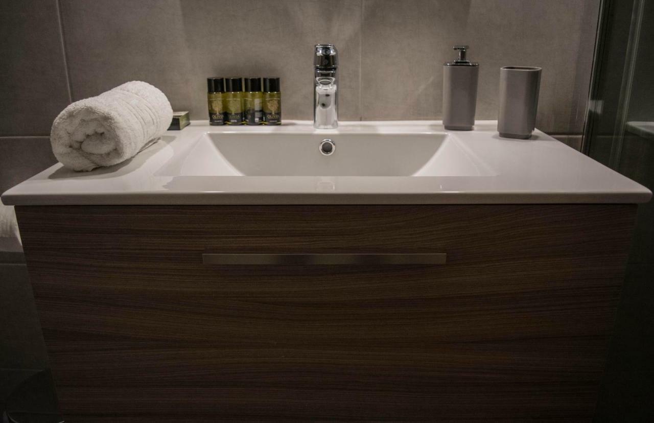 Chic And Minimal Apartment Close To Thissio Metro Афины Экстерьер фото